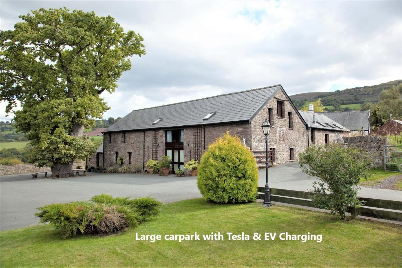 Neuadd B&B Suites Crickhowell Bagian luar foto
