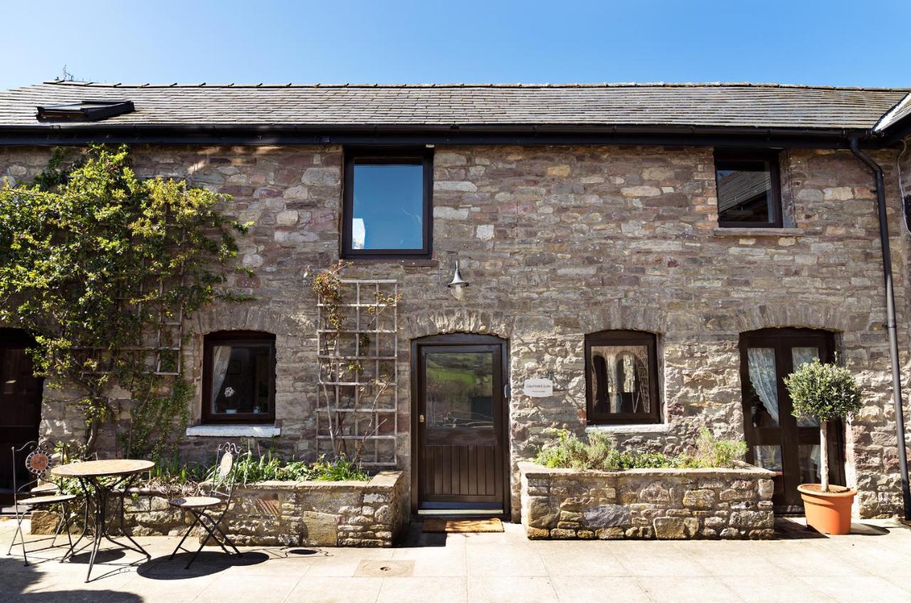 Neuadd B&B Suites Crickhowell Bagian luar foto