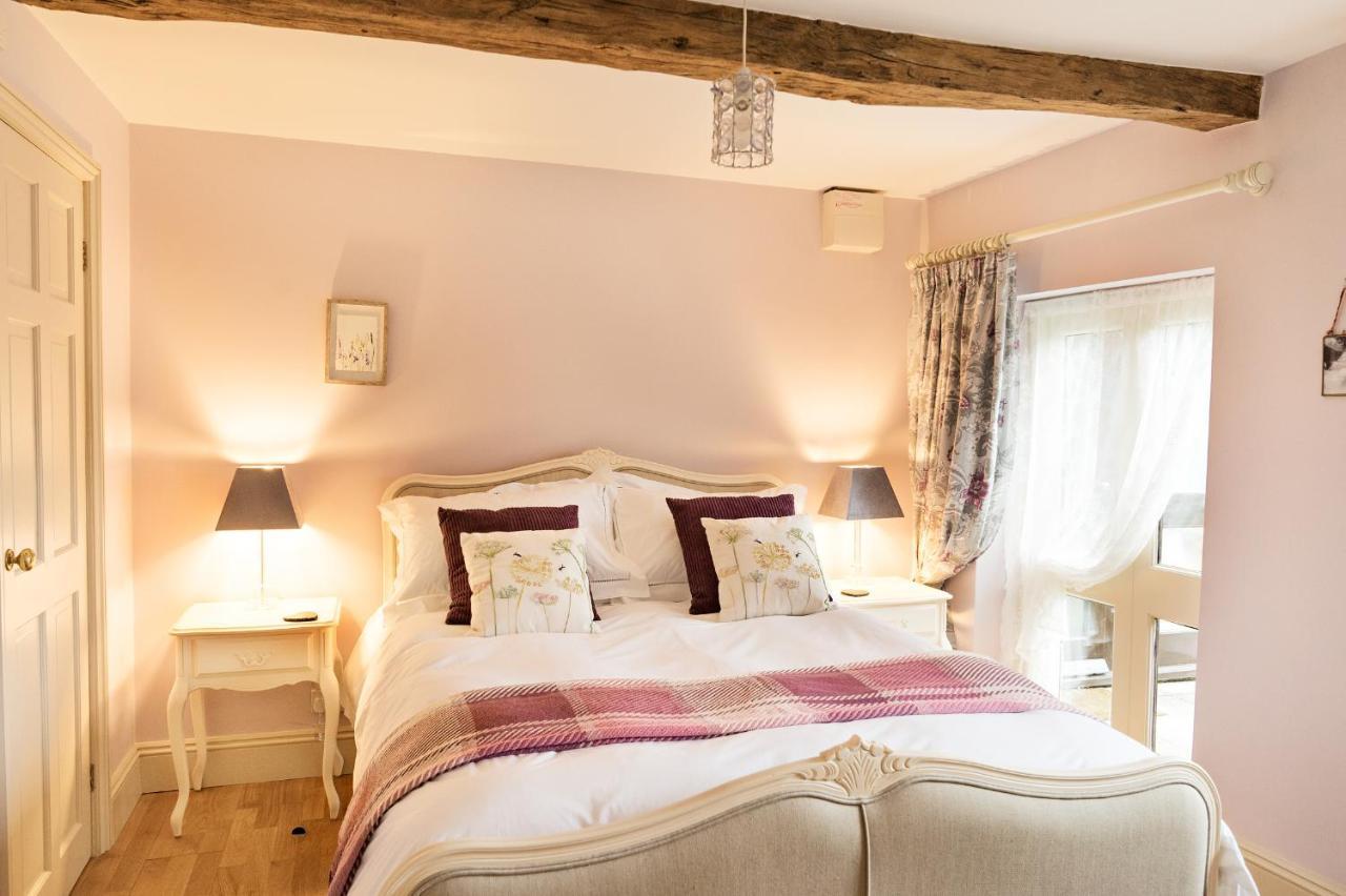 Neuadd B&B Suites Crickhowell Bagian luar foto
