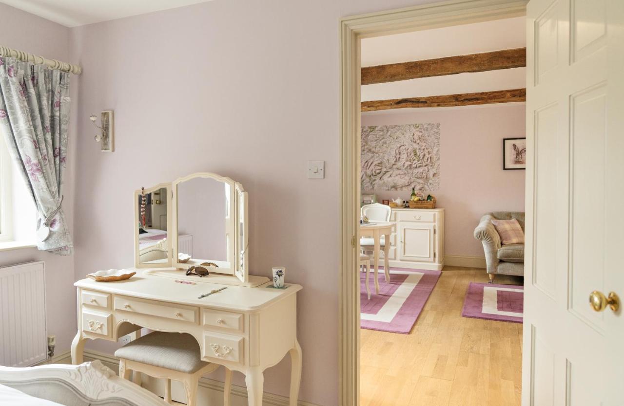 Neuadd B&B Suites Crickhowell Bagian luar foto