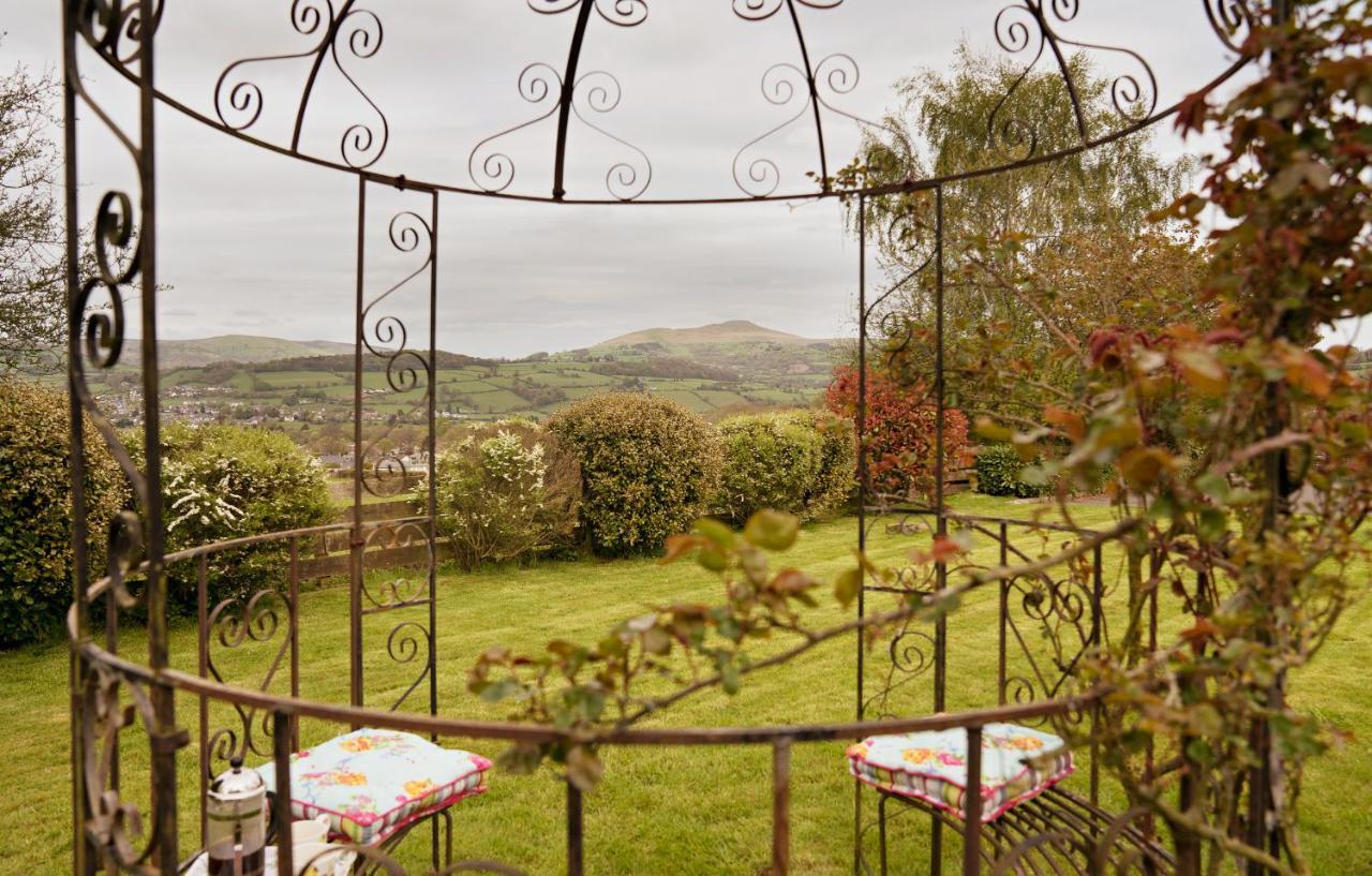 Neuadd B&B Suites Crickhowell Bagian luar foto