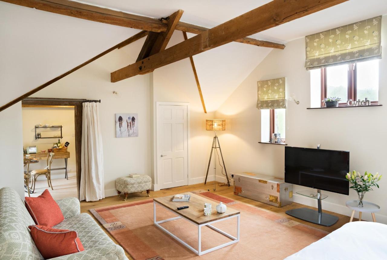 Neuadd B&B Suites Crickhowell Bagian luar foto