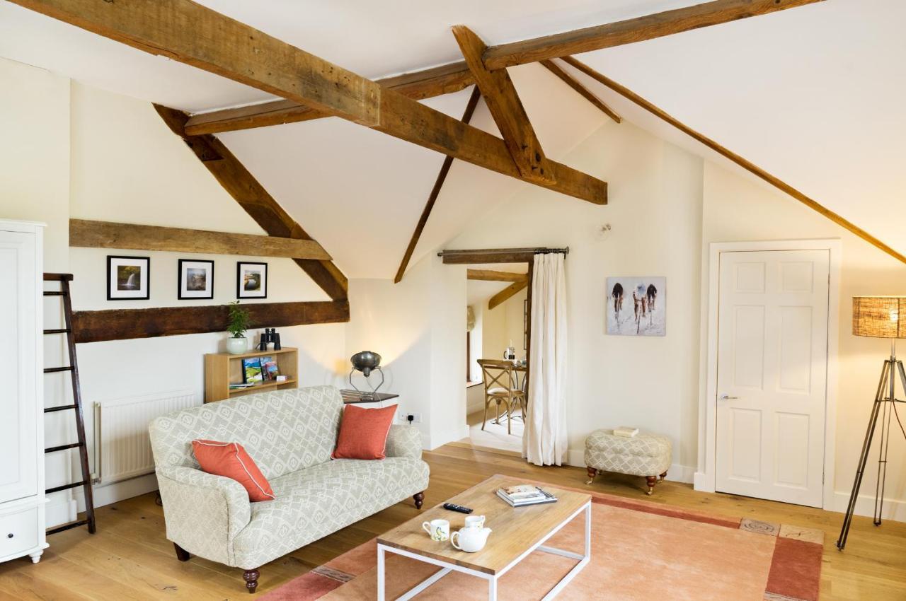Neuadd B&B Suites Crickhowell Bagian luar foto