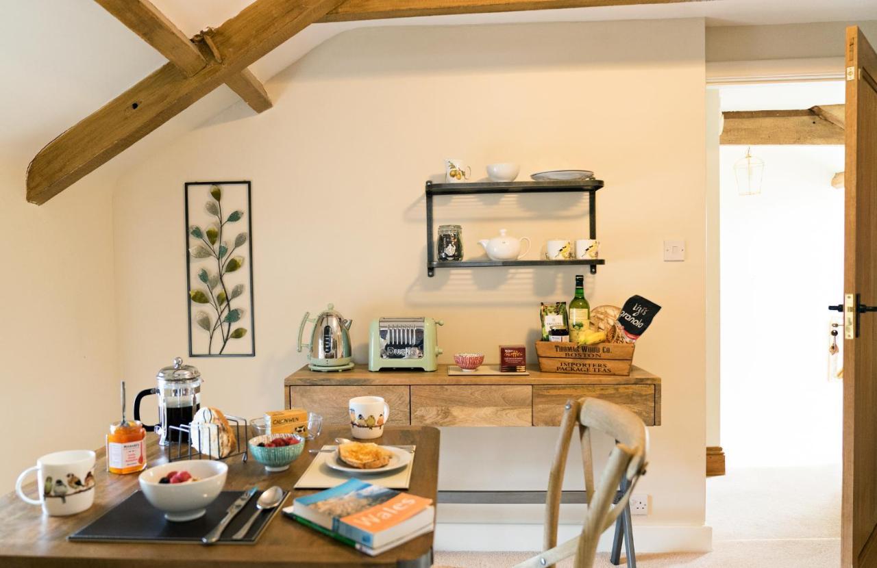 Neuadd B&B Suites Crickhowell Bagian luar foto