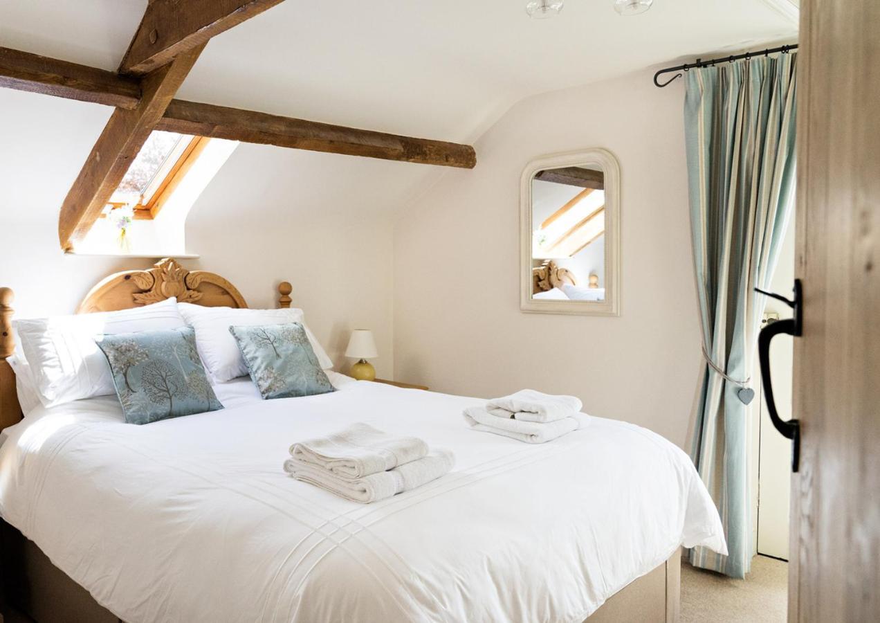 Neuadd B&B Suites Crickhowell Bagian luar foto