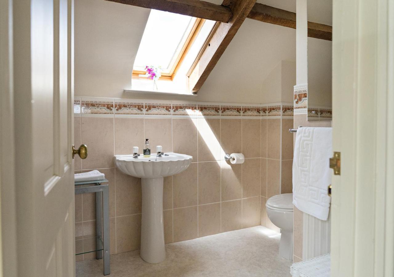 Neuadd B&B Suites Crickhowell Bagian luar foto