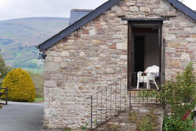 Neuadd B&B Suites Crickhowell Bagian luar foto