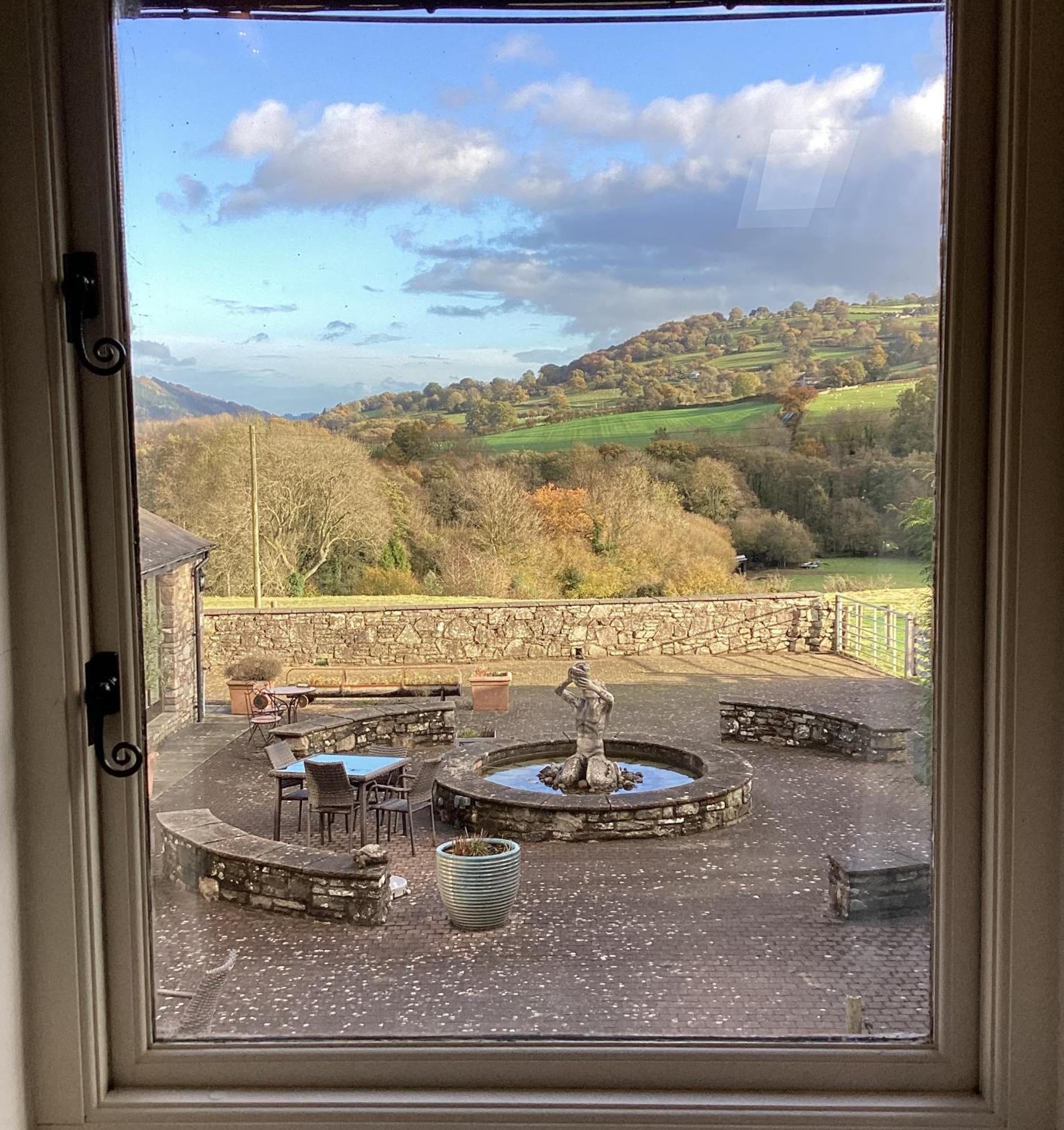 Neuadd B&B Suites Crickhowell Bagian luar foto