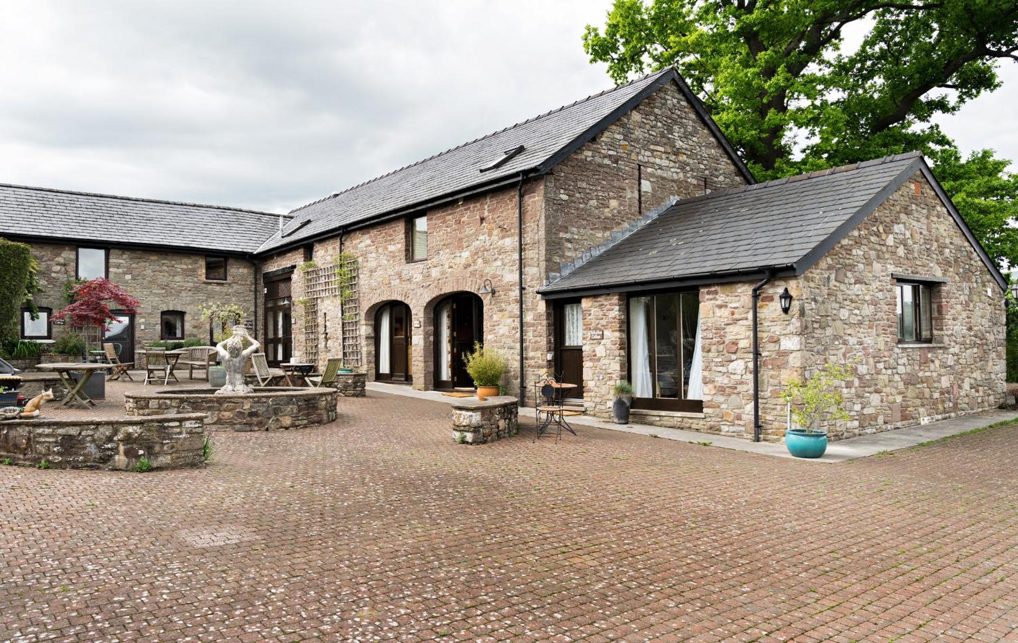 Neuadd B&B Suites Crickhowell Ruang foto